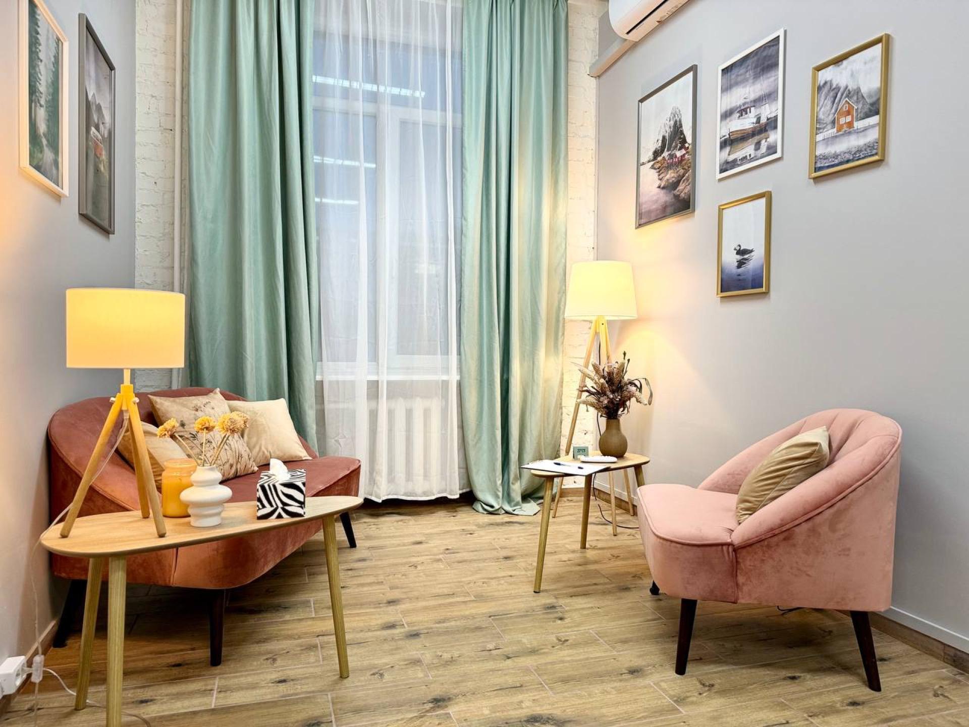 Коралловый кабинет №13